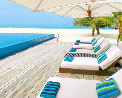 velassaru-luxury-holiday-main-pool-1-1024x621-1